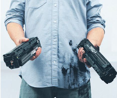 Tiếp xúc trực tiếp với mực in gây nguy hại với sức khỏe người dùng. Ảnh minh họa 